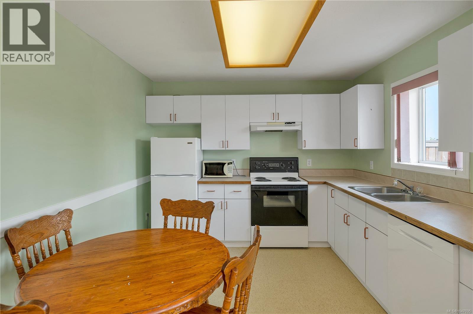 641 Alder St S Property Photo 25
