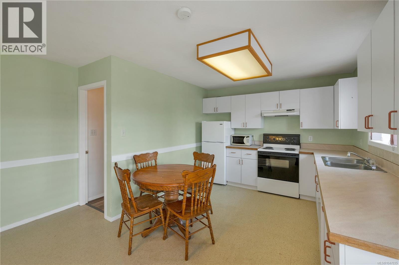 641 Alder St S Property Photo 26