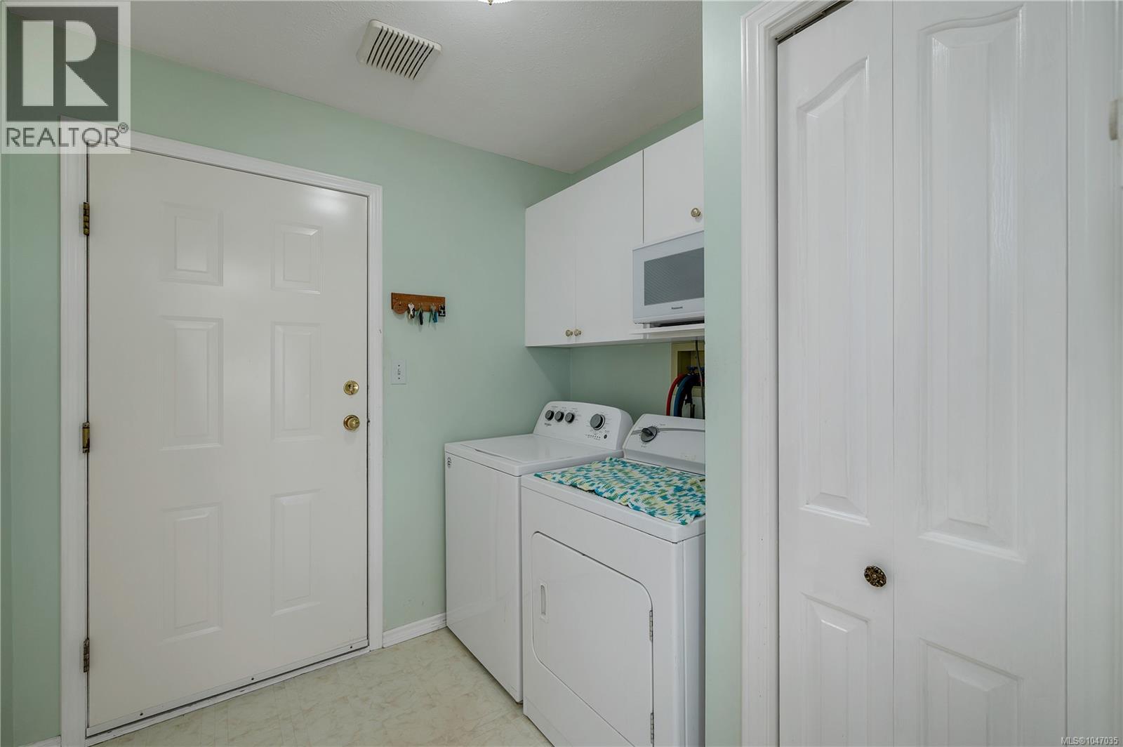 641 Alder St S Property Photo 27