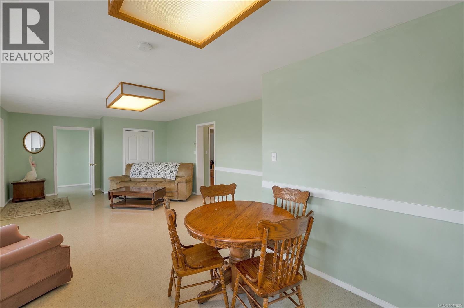641 Alder St S Property Photo 28