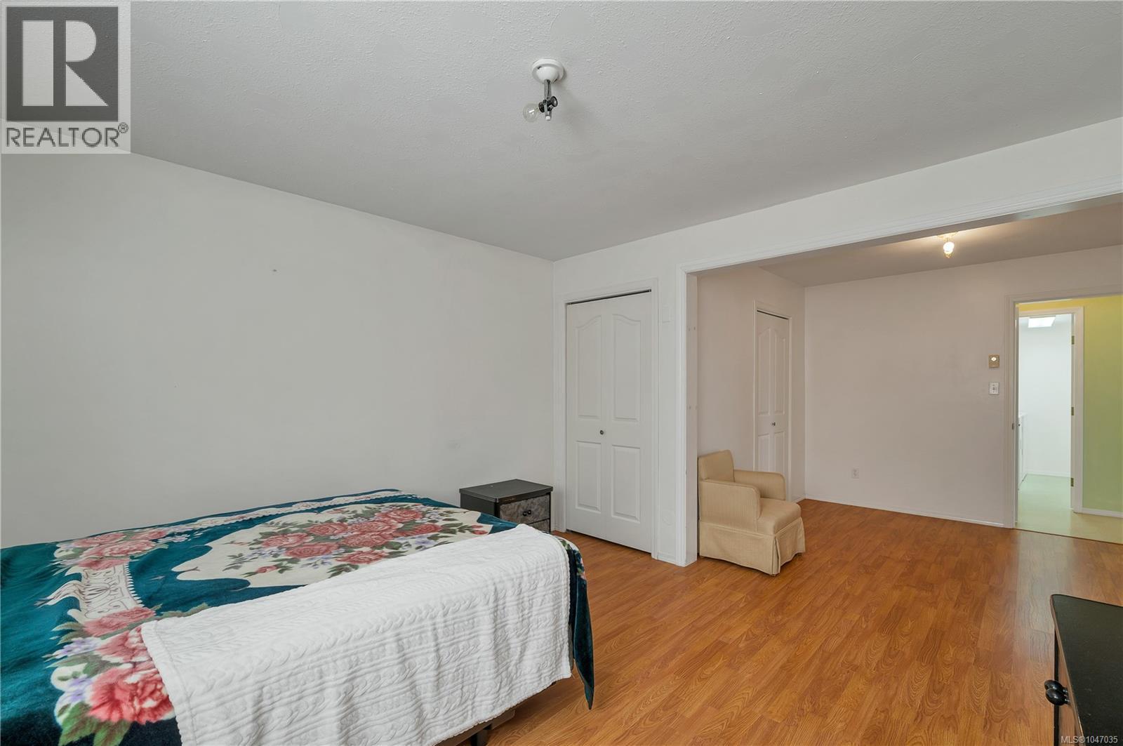 641 Alder St S Property Photo 43