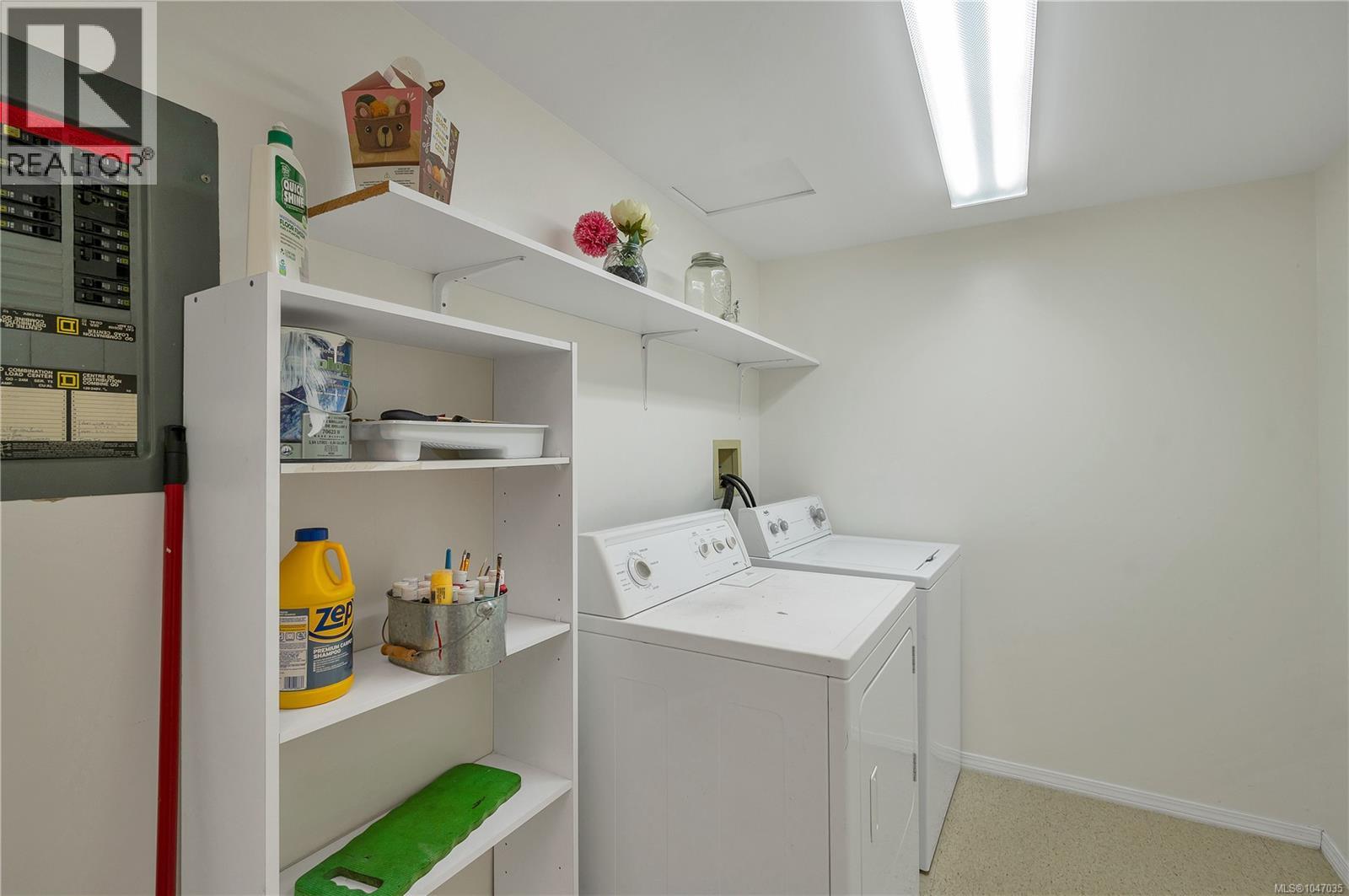 641 Alder St S Property Photo 44