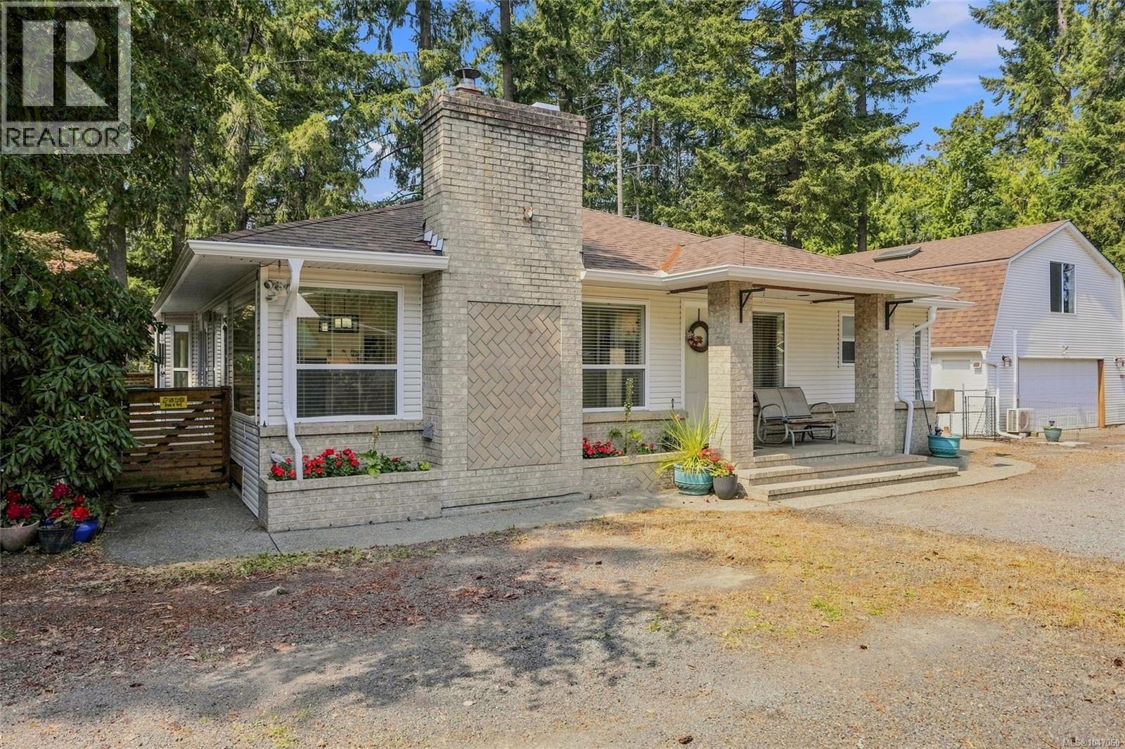 2319 Island Hwy E Property Photo 1