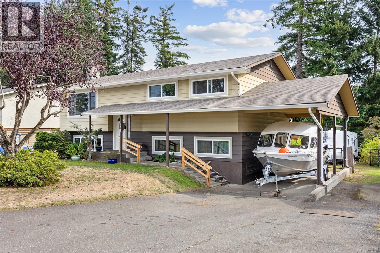 1925 Cougar Cres Property Photo 43