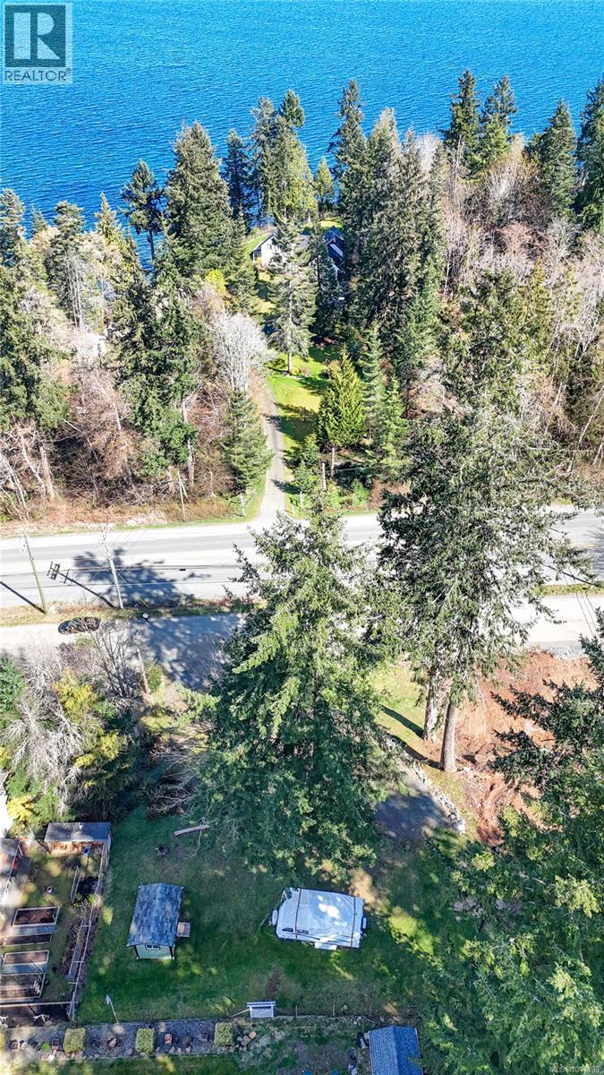 4060 Island Hwy S Property Photo 2