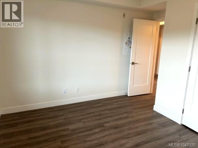 502 147 Haliburton St Property Photo 5