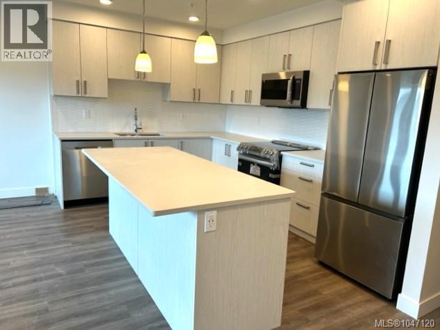 502 147 Haliburton St Property Photo 14