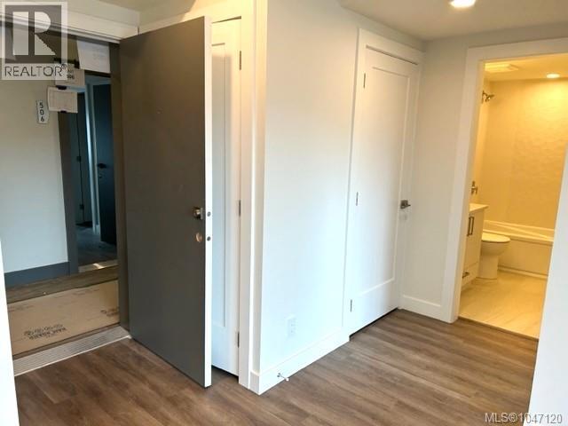 502 147 Haliburton St Property Photo 15