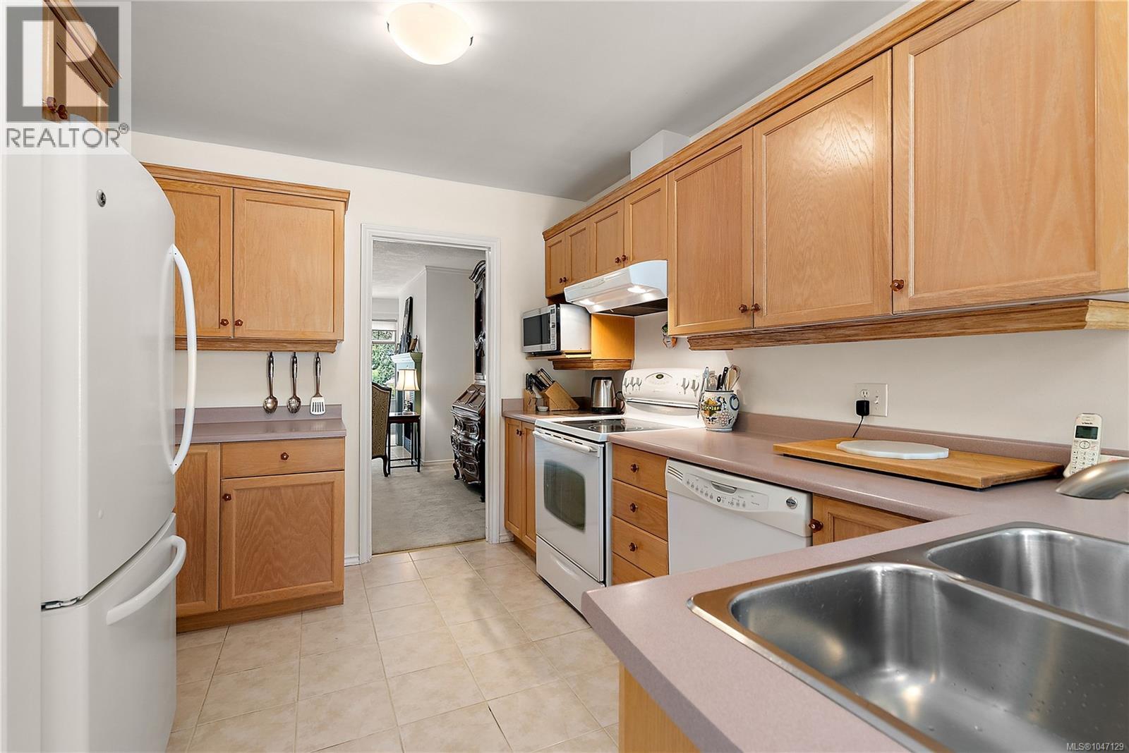 5 909 Admirals Rd Property Photo 3
