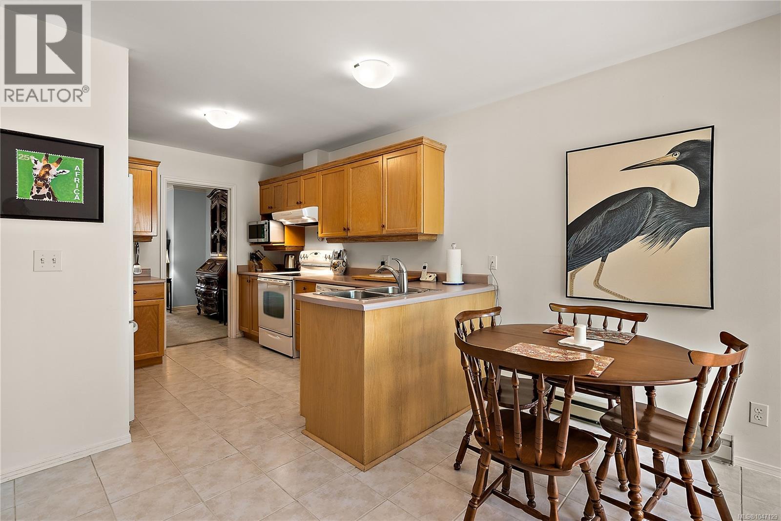 5 909 Admirals Rd Property Photo 4