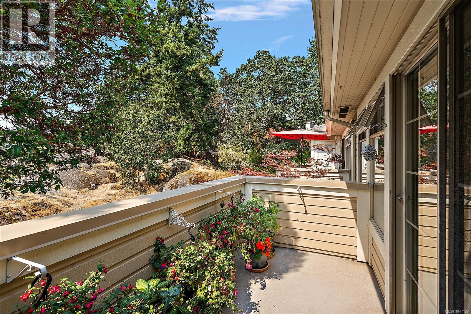 5 909 Admirals Rd Property Photo 13