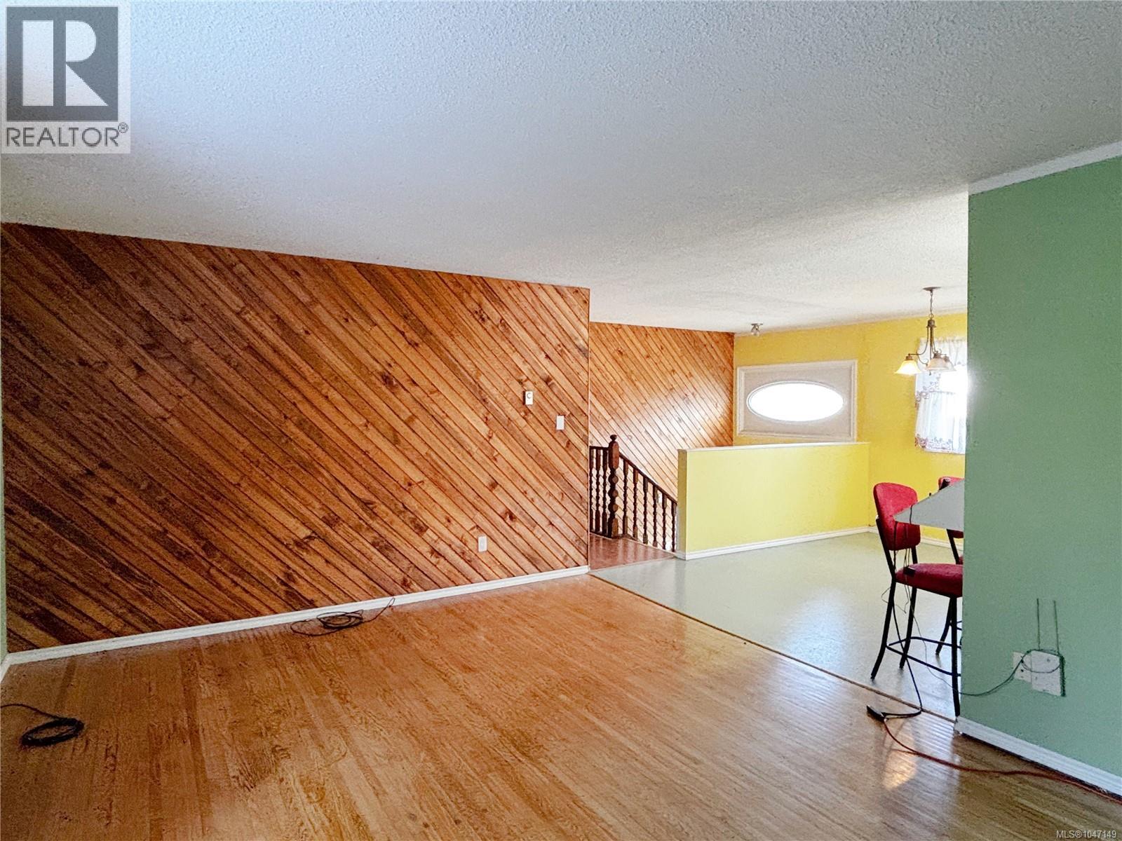 390 Alder Cres Property Photo 6