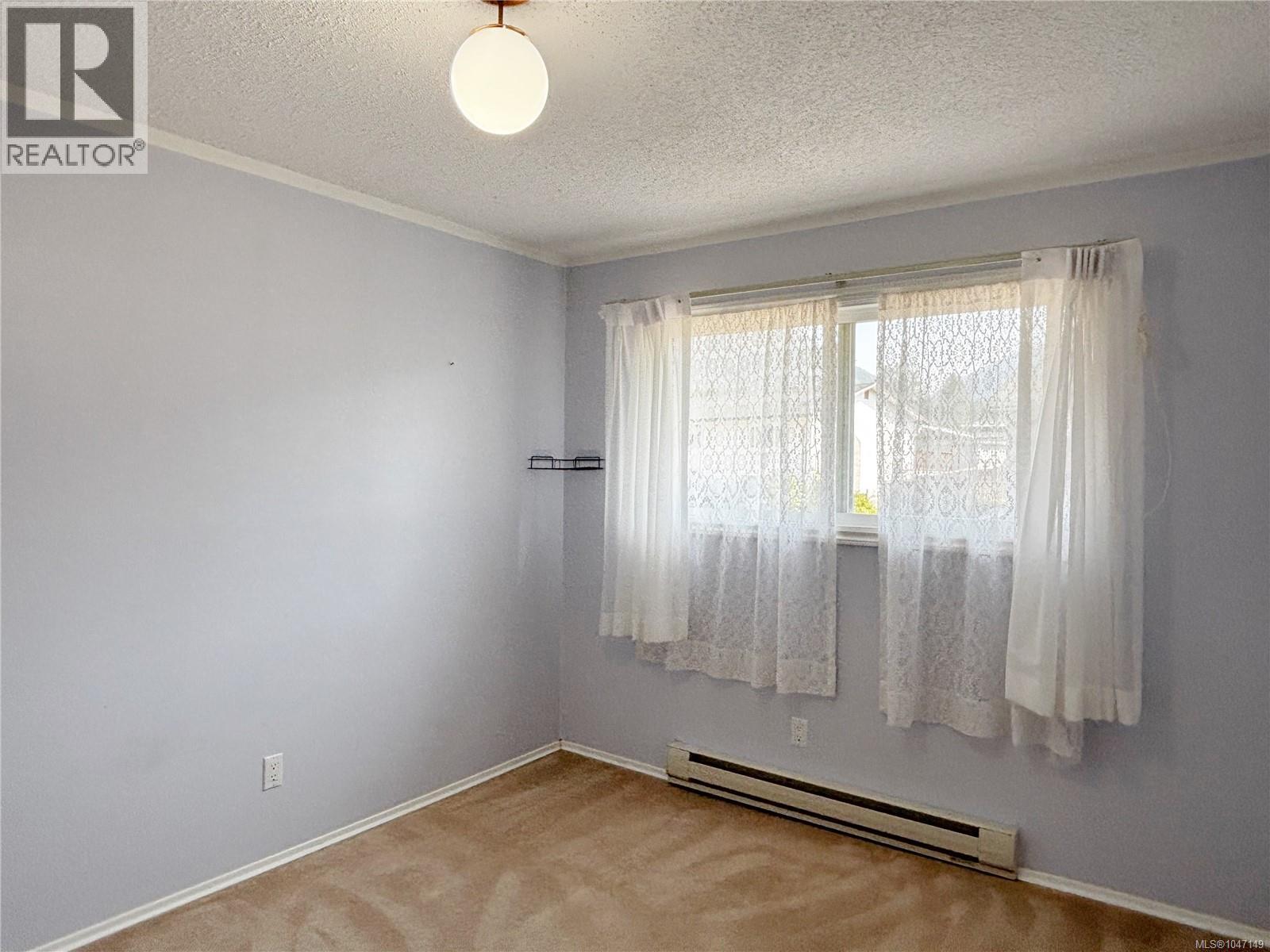 390 Alder Cres Property Photo 11