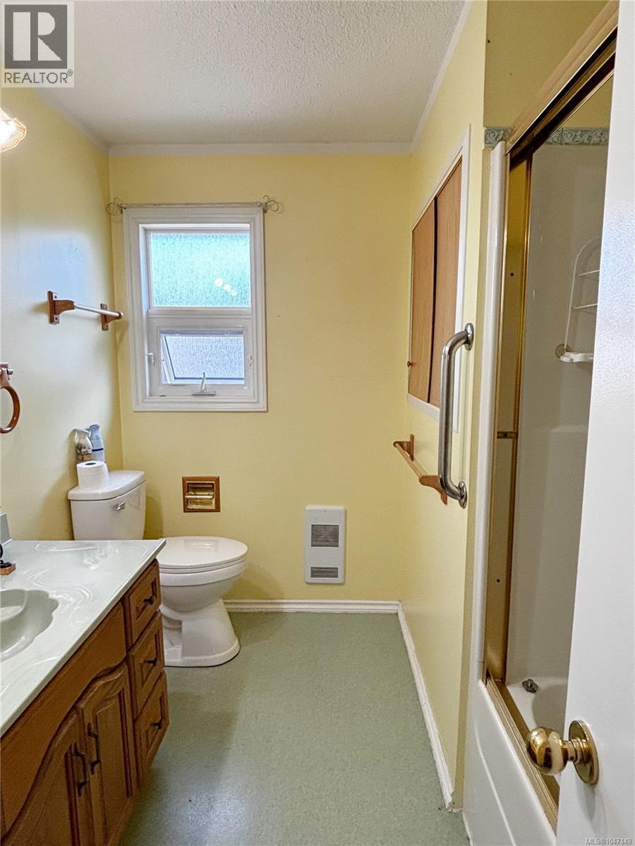 390 Alder Cres Property Photo 13