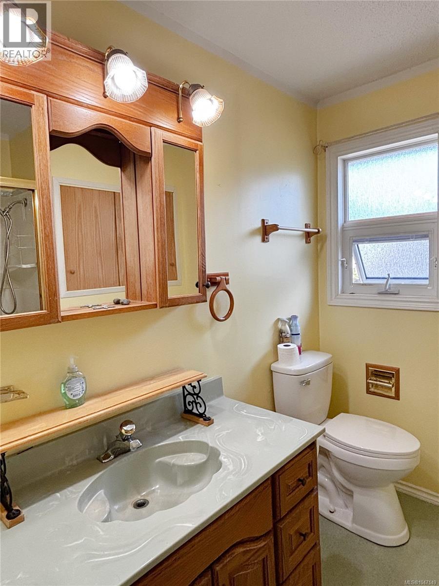 390 Alder Cres Property Photo 14