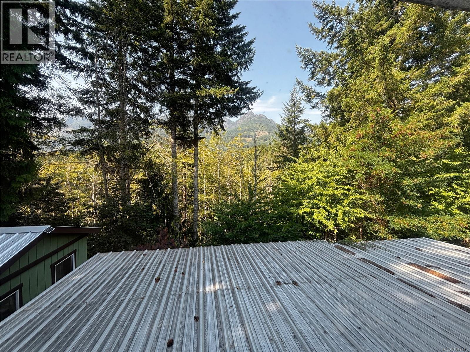 390 Alder Cres Property Photo 22