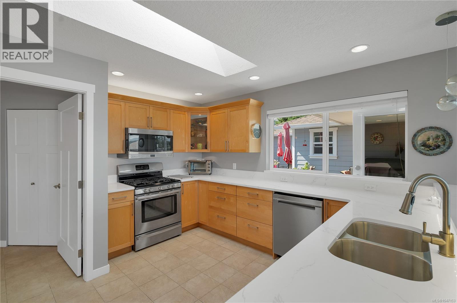 2962 Pacific View Terr Property Photo 16