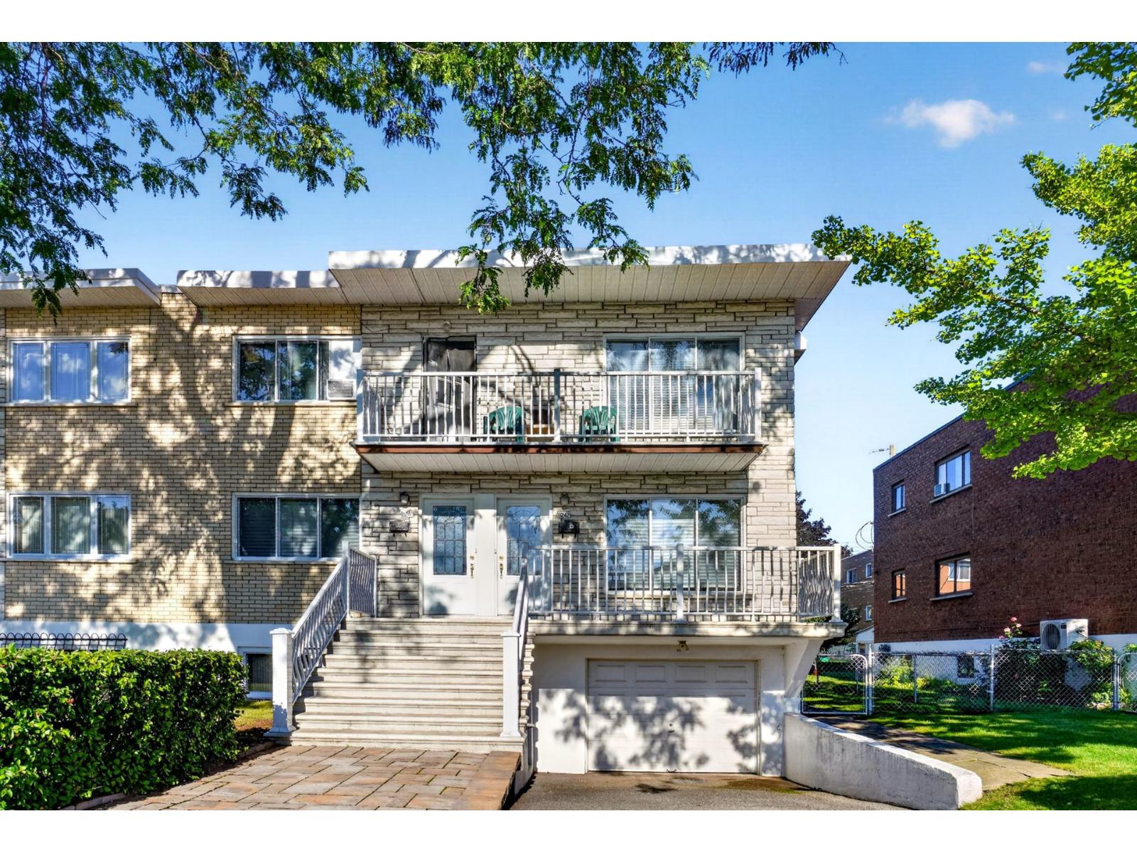 8240-8242 Rue De Chamilly Property Photo 1