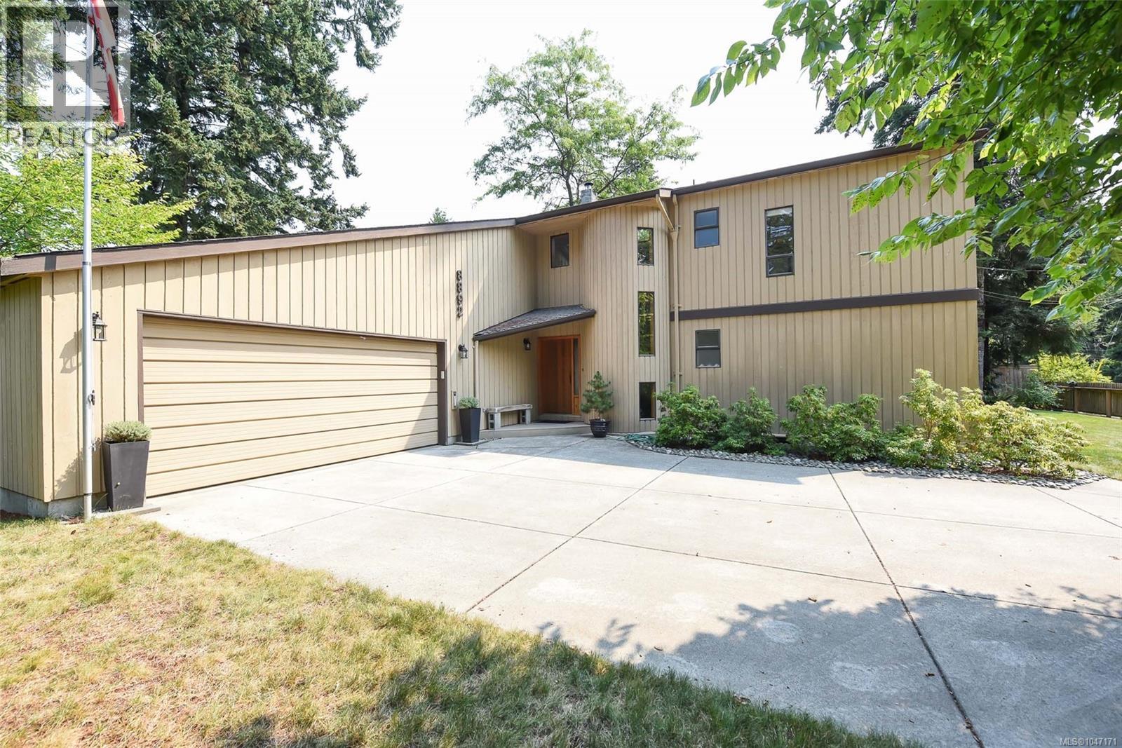 8892 Henderson Ave Property Photo 1