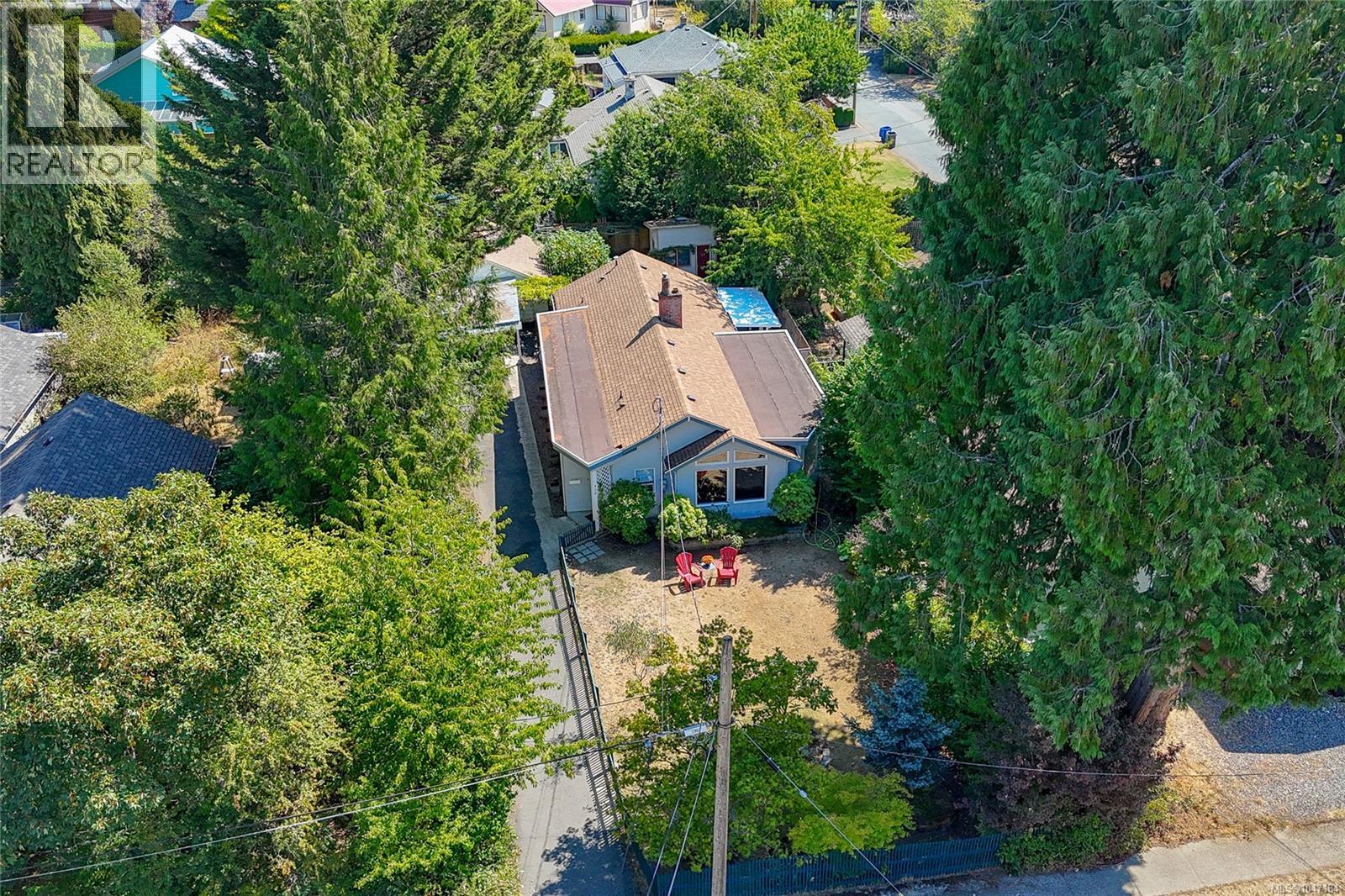 920 Mcdonald St Property Photo 4
