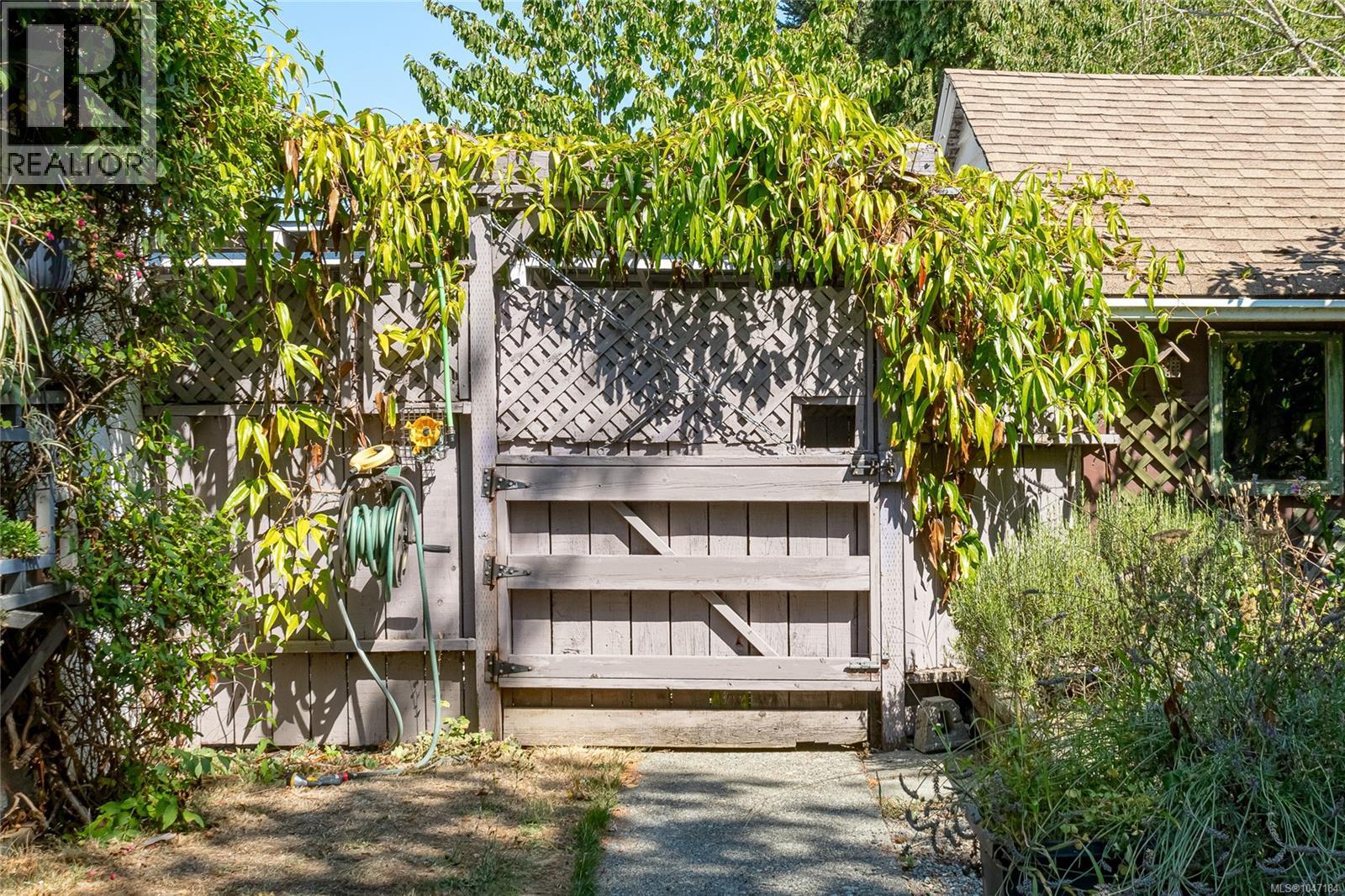 920 Mcdonald St Property Photo 45