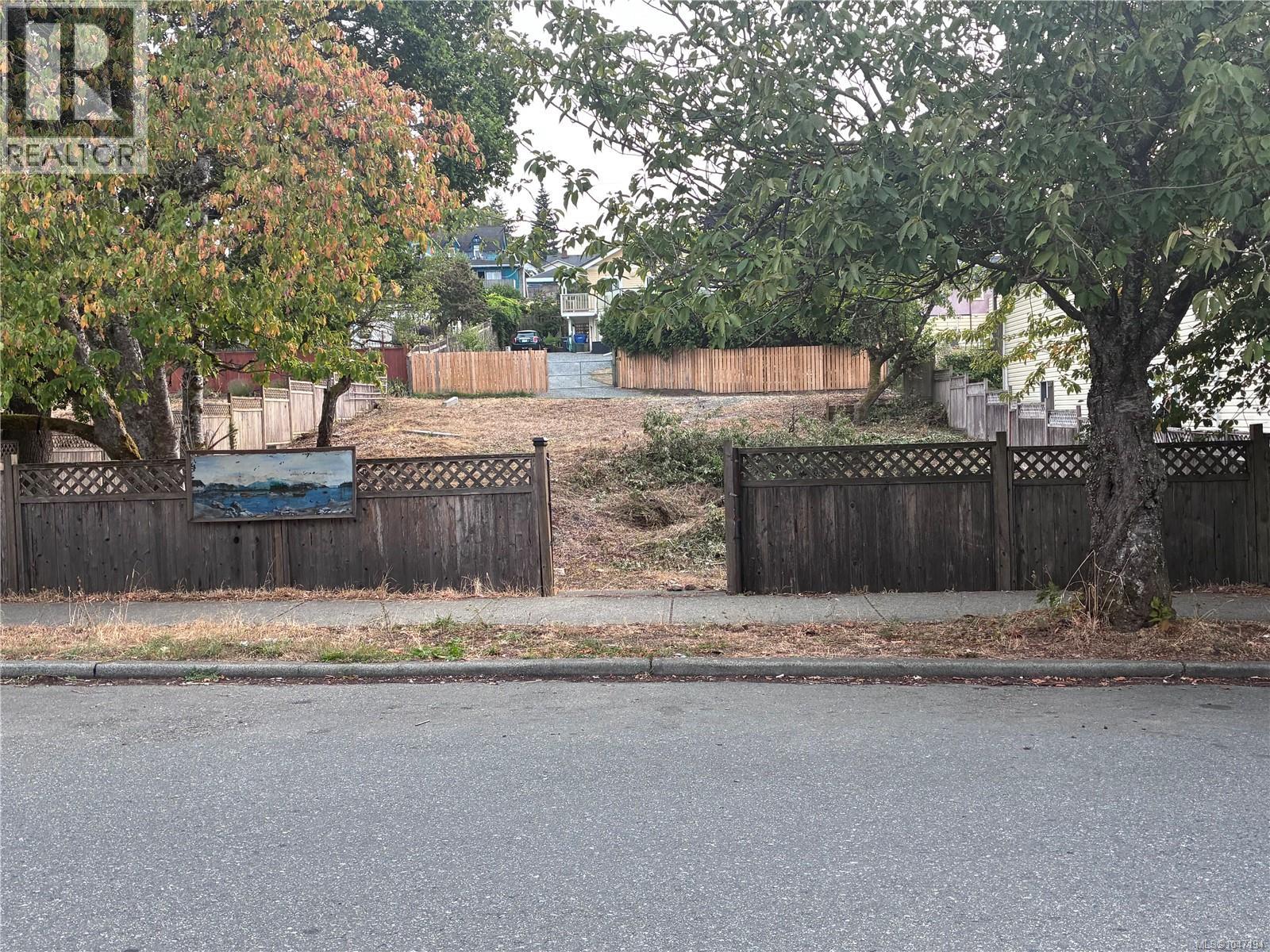 415 Prideaux St Property Photo 2