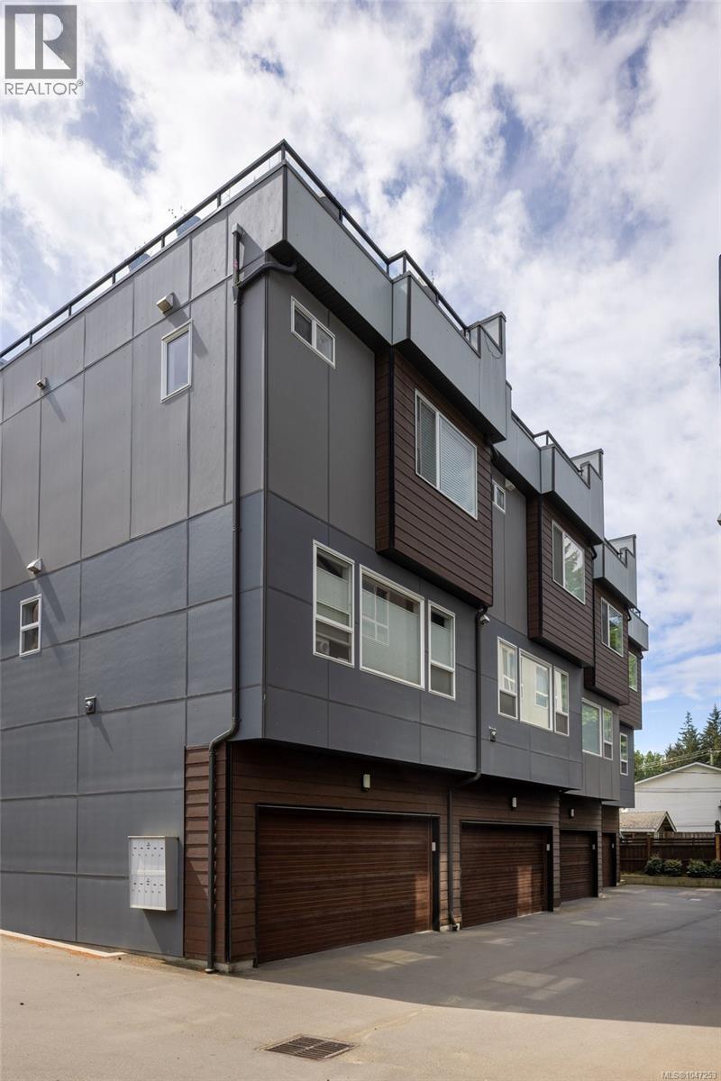 105 694 Hoylake Ave Property Photo 2