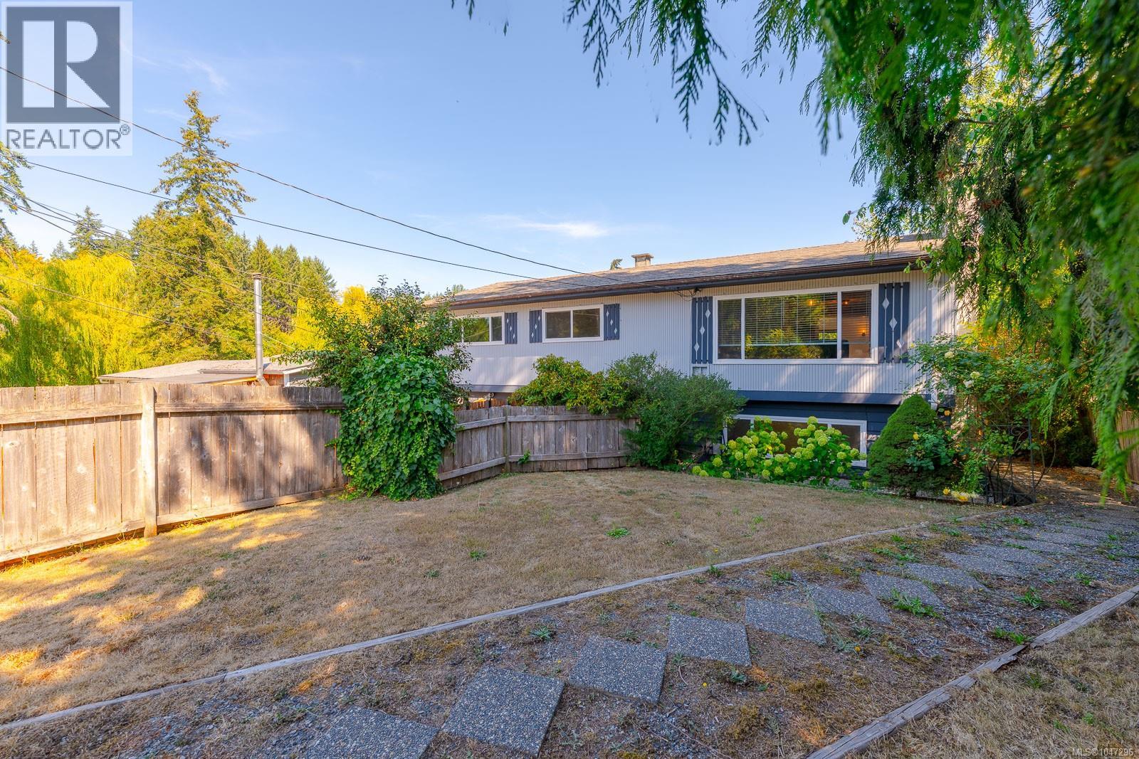 1574 MacMillan Rd Property Photo 1