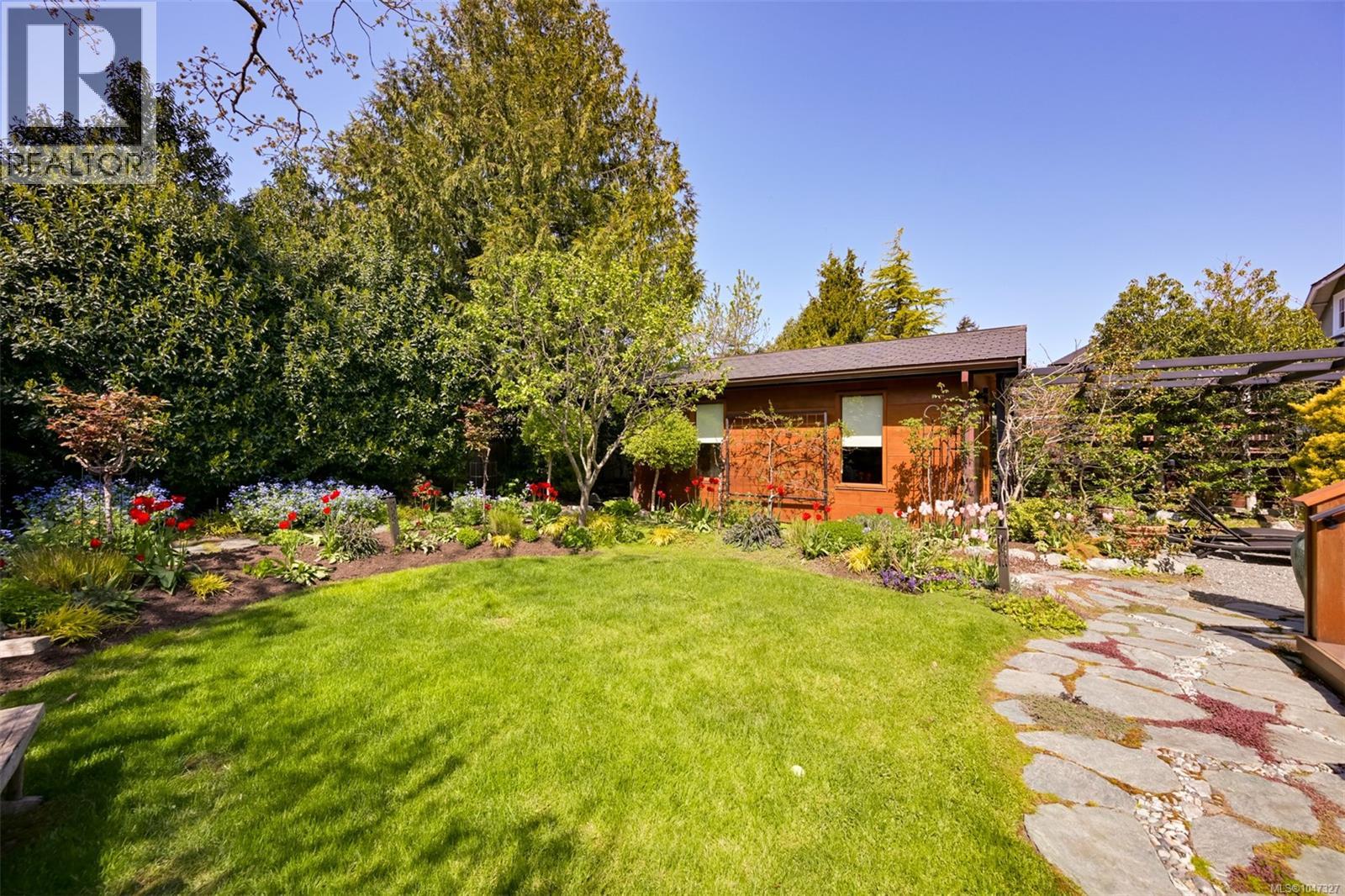 626 Monterey Ave Property Photo 59