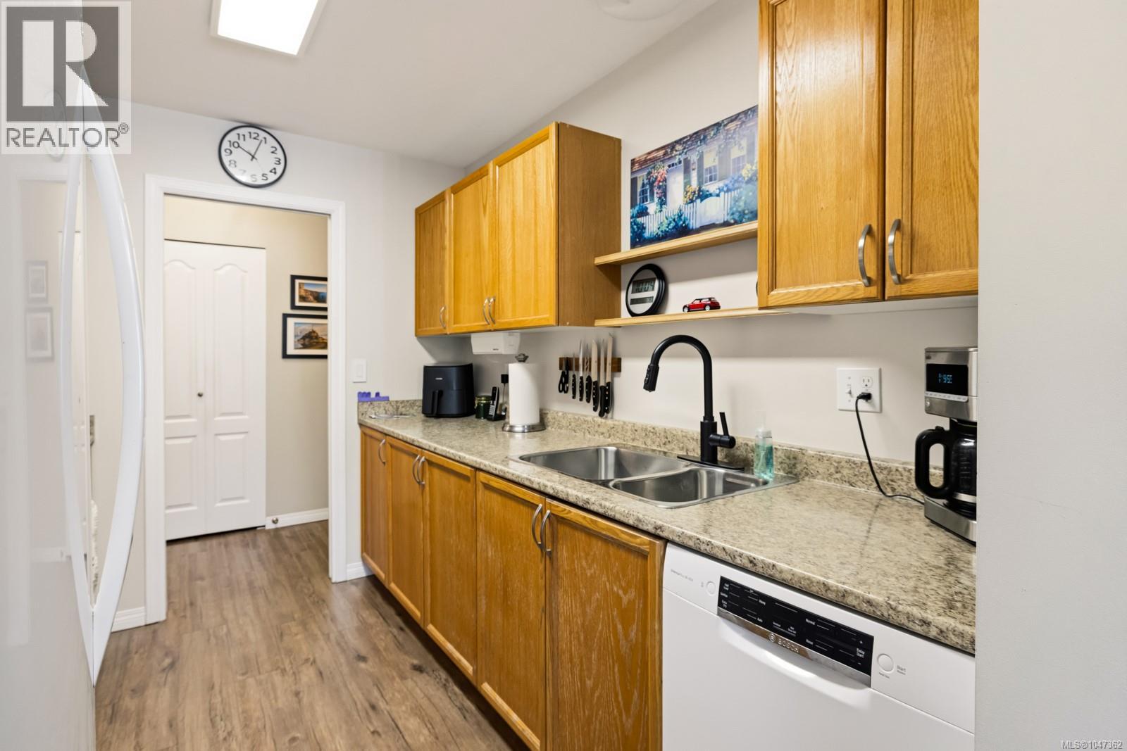 307 254 First St Property Photo 15