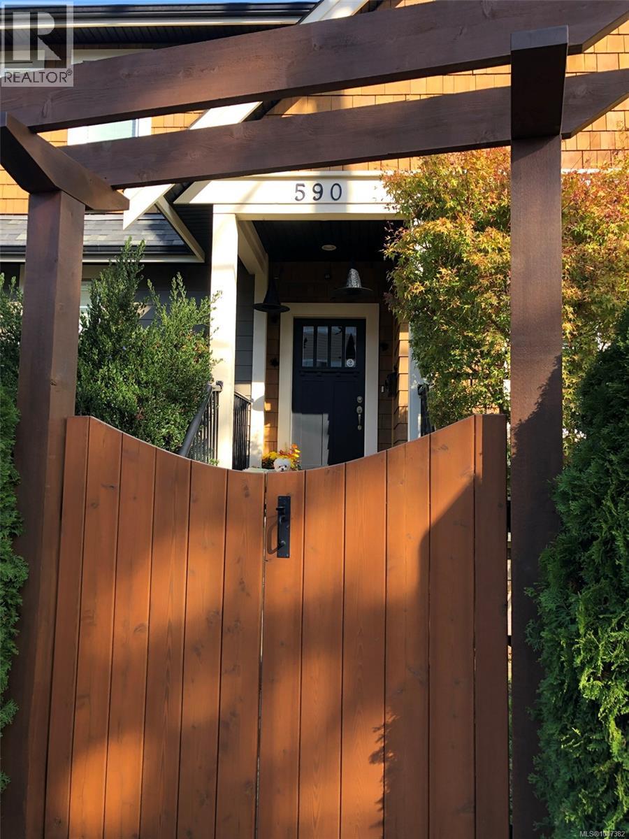 590 Simcoe St Property Photo 16
