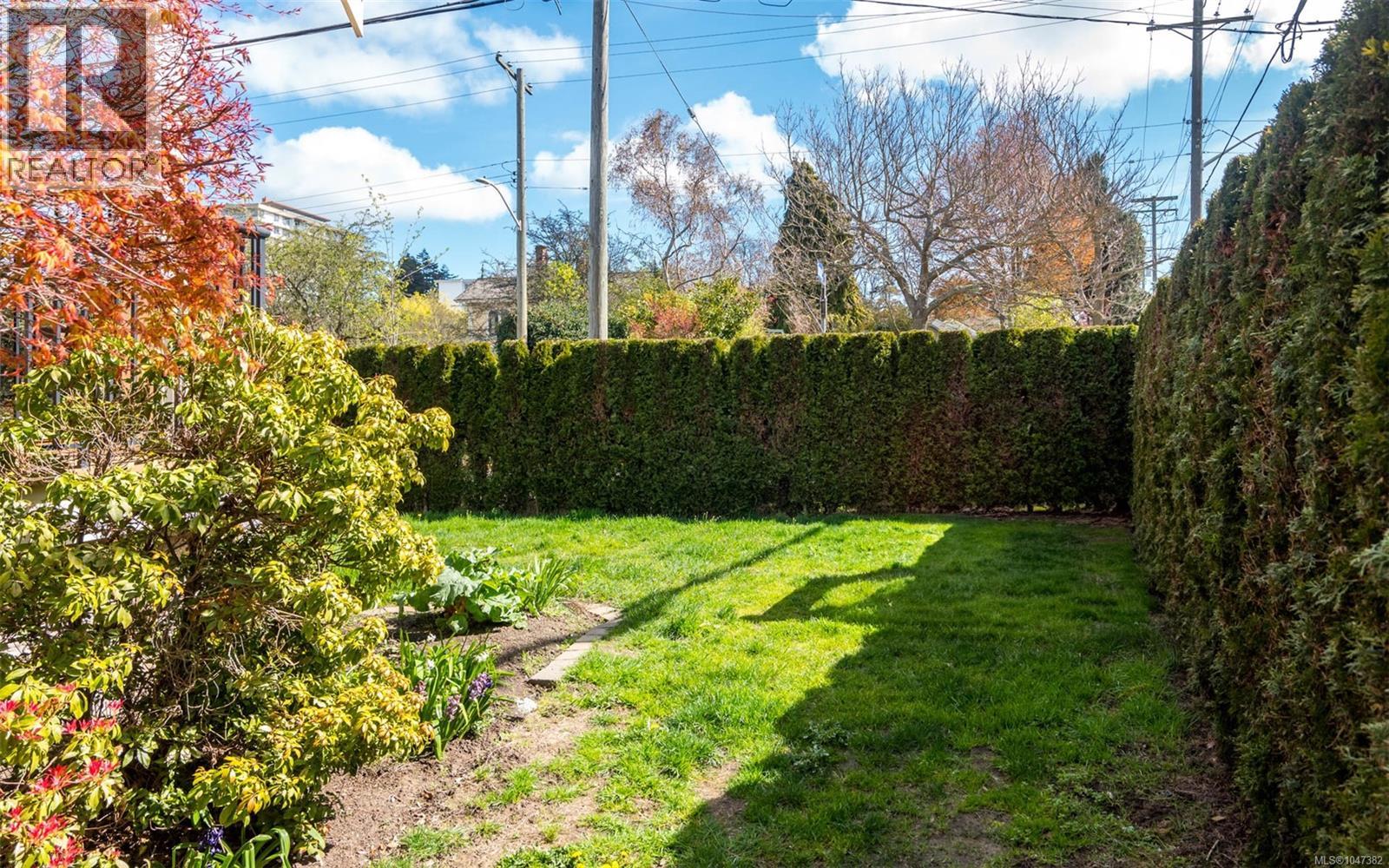 590 Simcoe St Property Photo 19