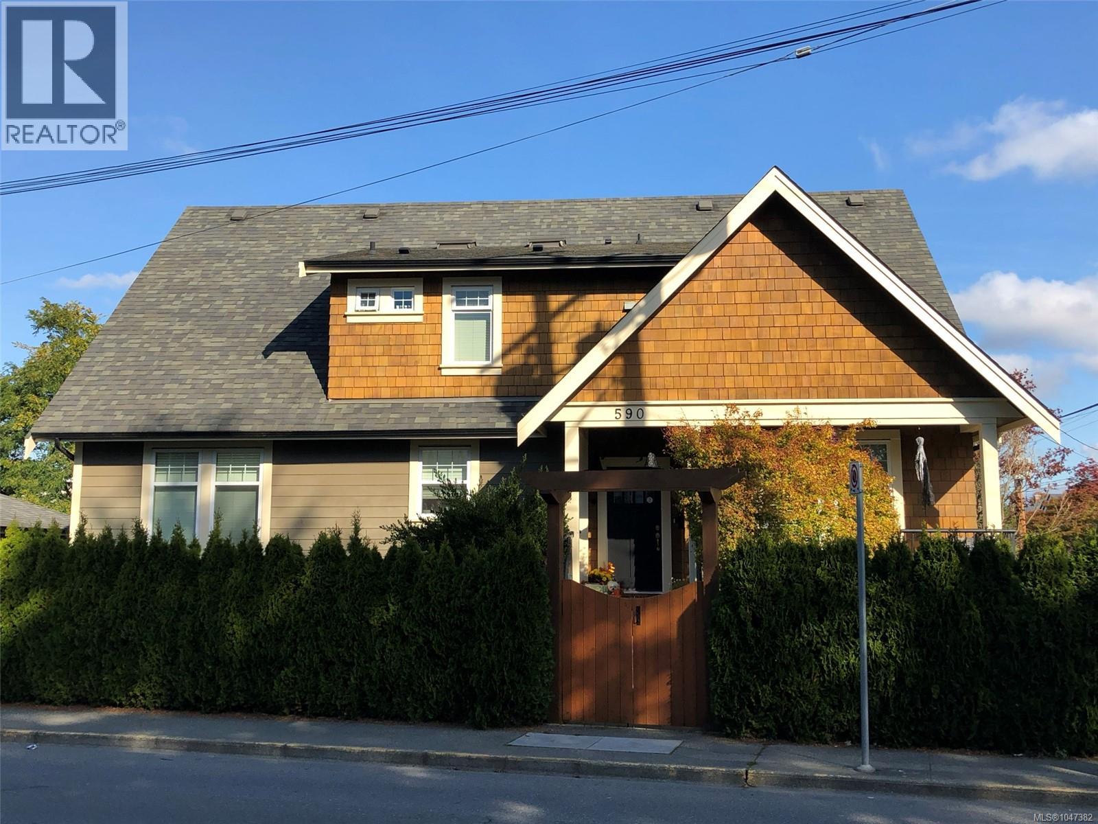 590 Simcoe St Property Photo 29