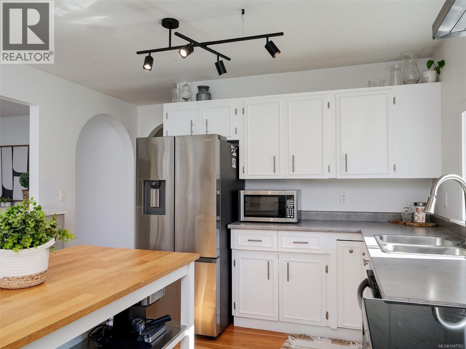 15 Pilot St Property Photo 9