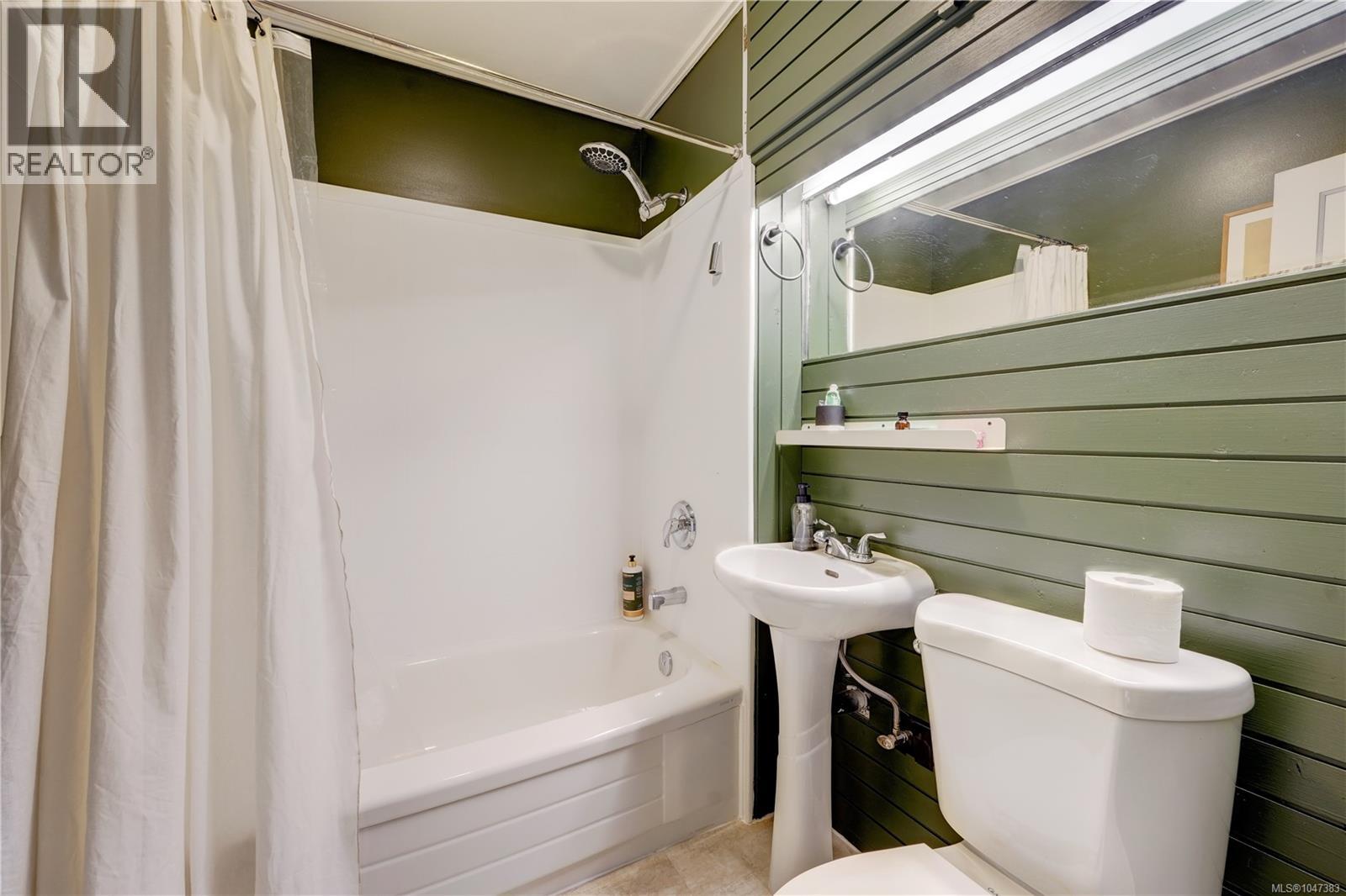 15 Pilot St Property Photo 11