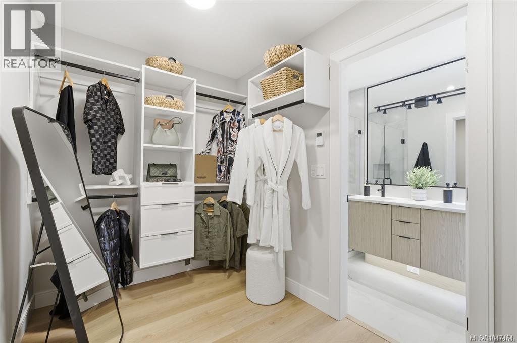 208 1810 Selenite Pl Property Photo 3