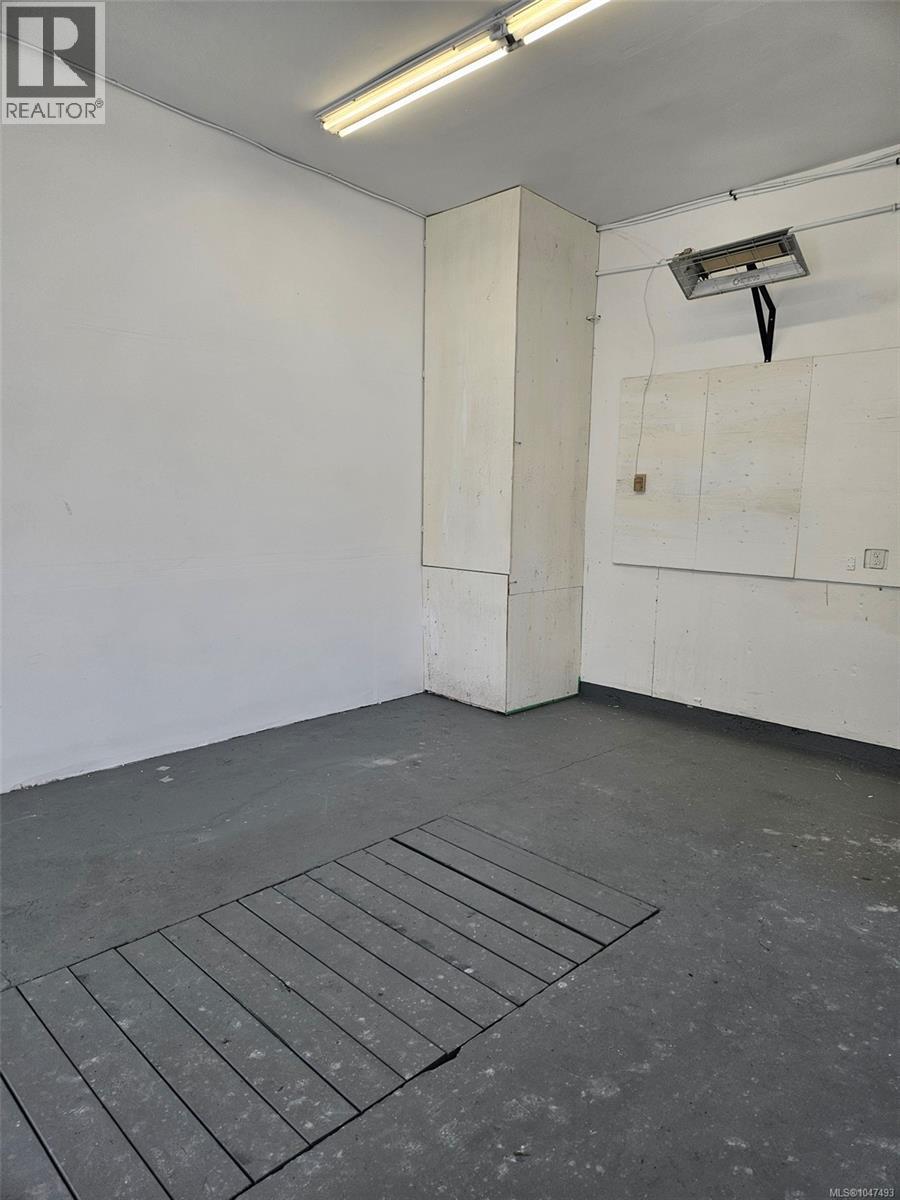 1 6072 Grandview Rd Property Photo 5