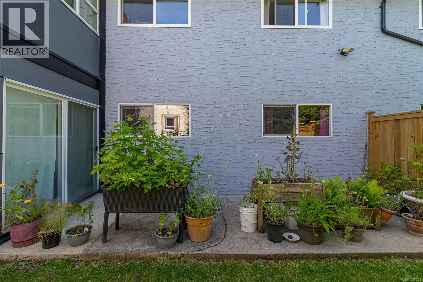 102 3244 Seaton St Property Photo 16
