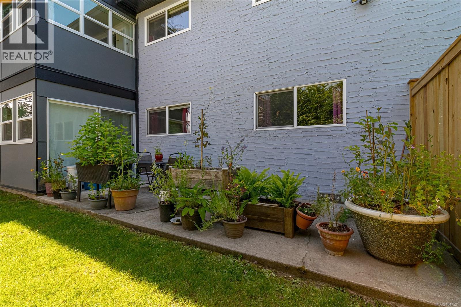 102 3244 Seaton St Property Photo 17