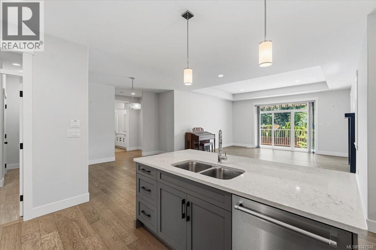 3825 Marjorie Way Property Photo 3