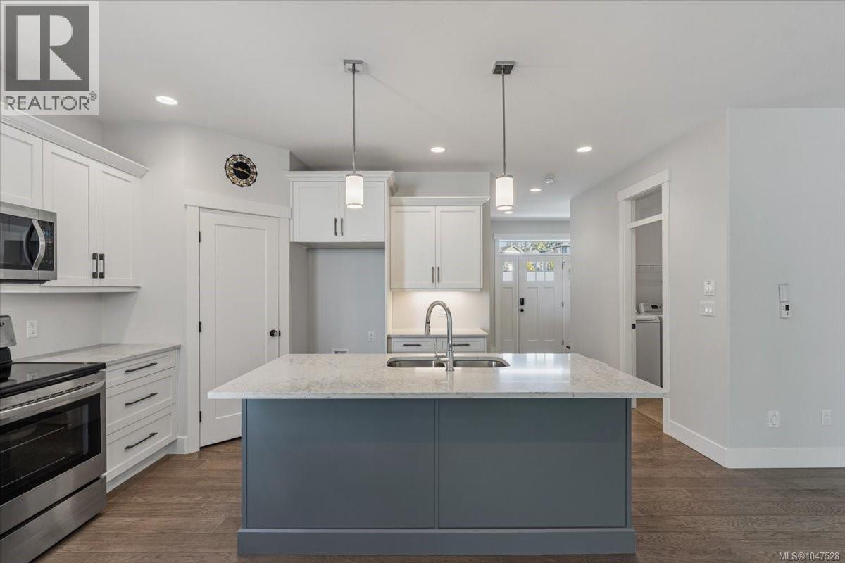 3825 Marjorie Way Property Photo 6