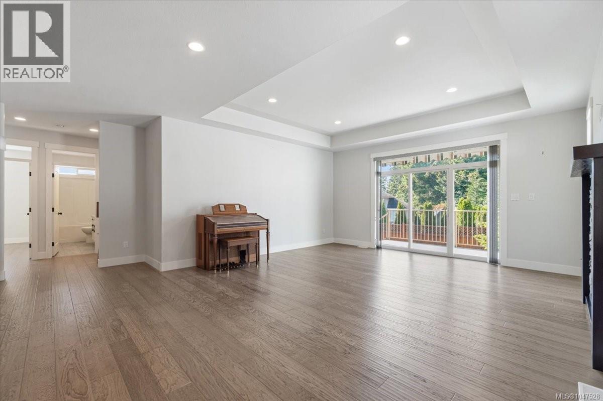 3825 Marjorie Way Property Photo 13