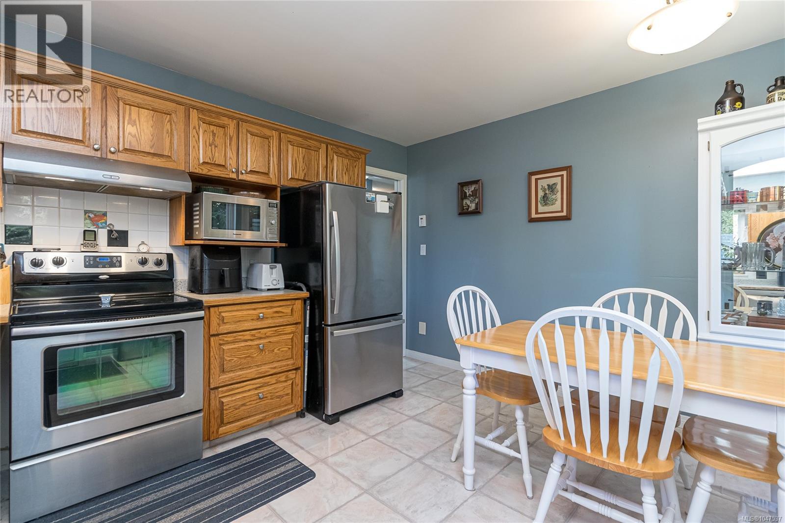 6736 Rhodonite Dr Property Photo 4