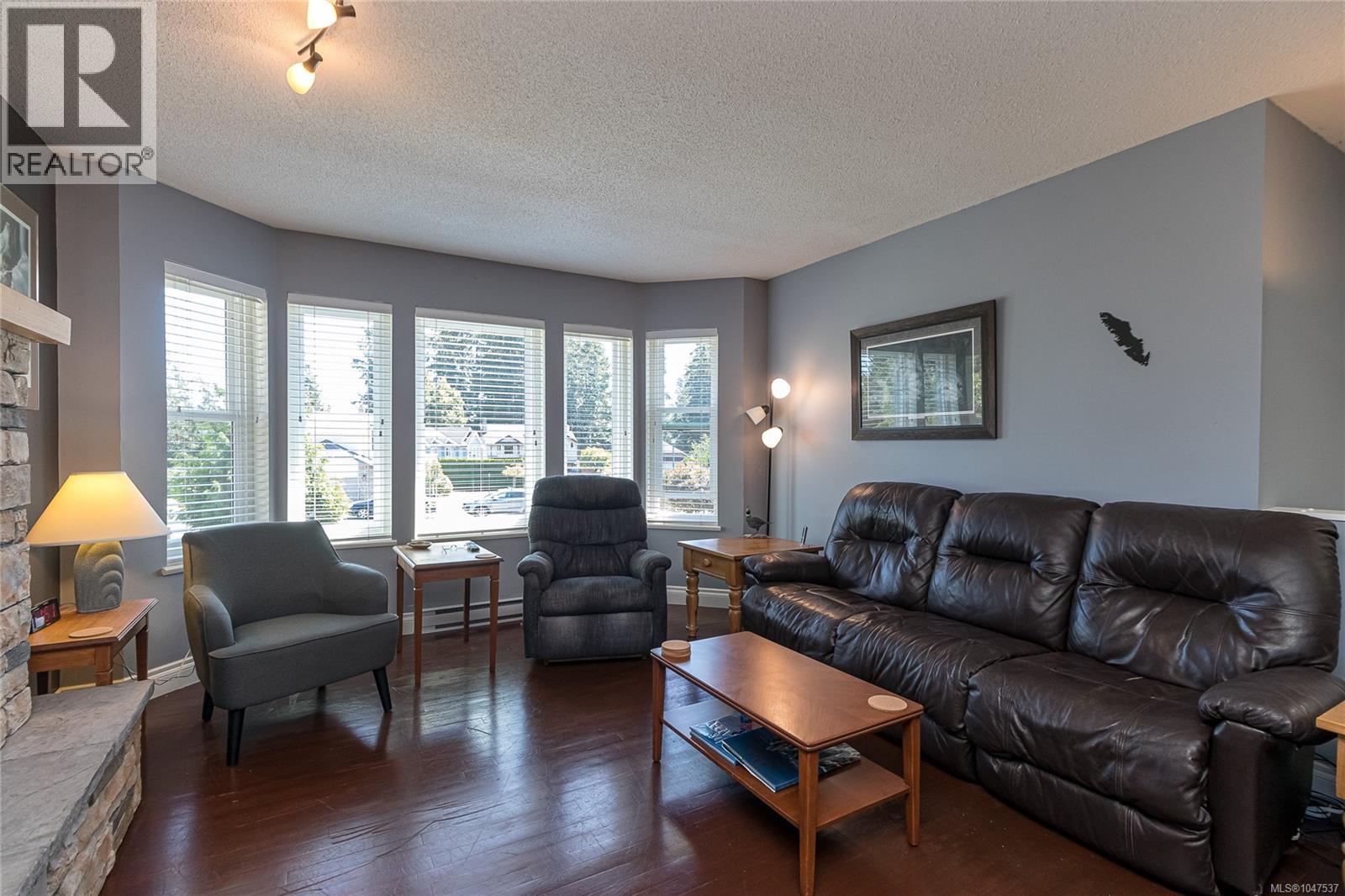 6736 Rhodonite Dr Property Photo 6