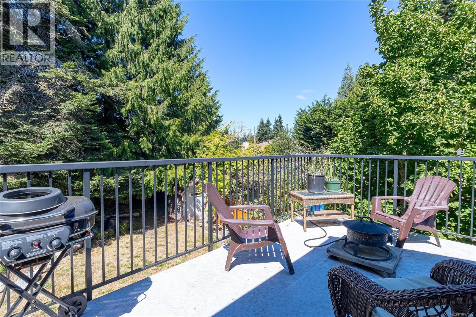 6736 Rhodonite Dr Property Photo 18