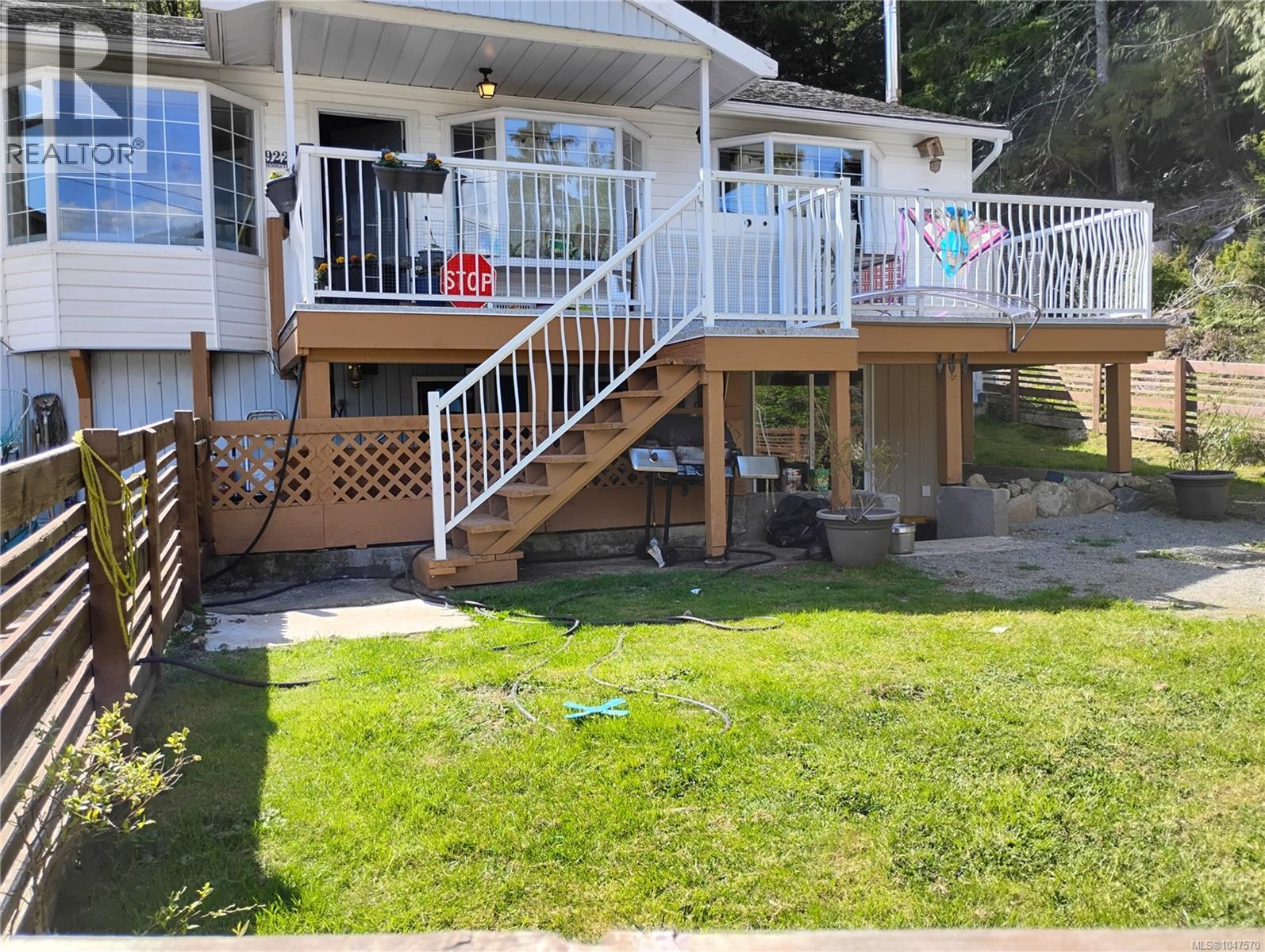 922 Resolution Rd Property Photo 2