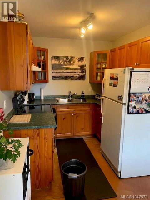 451 Neill St Property Photo 6