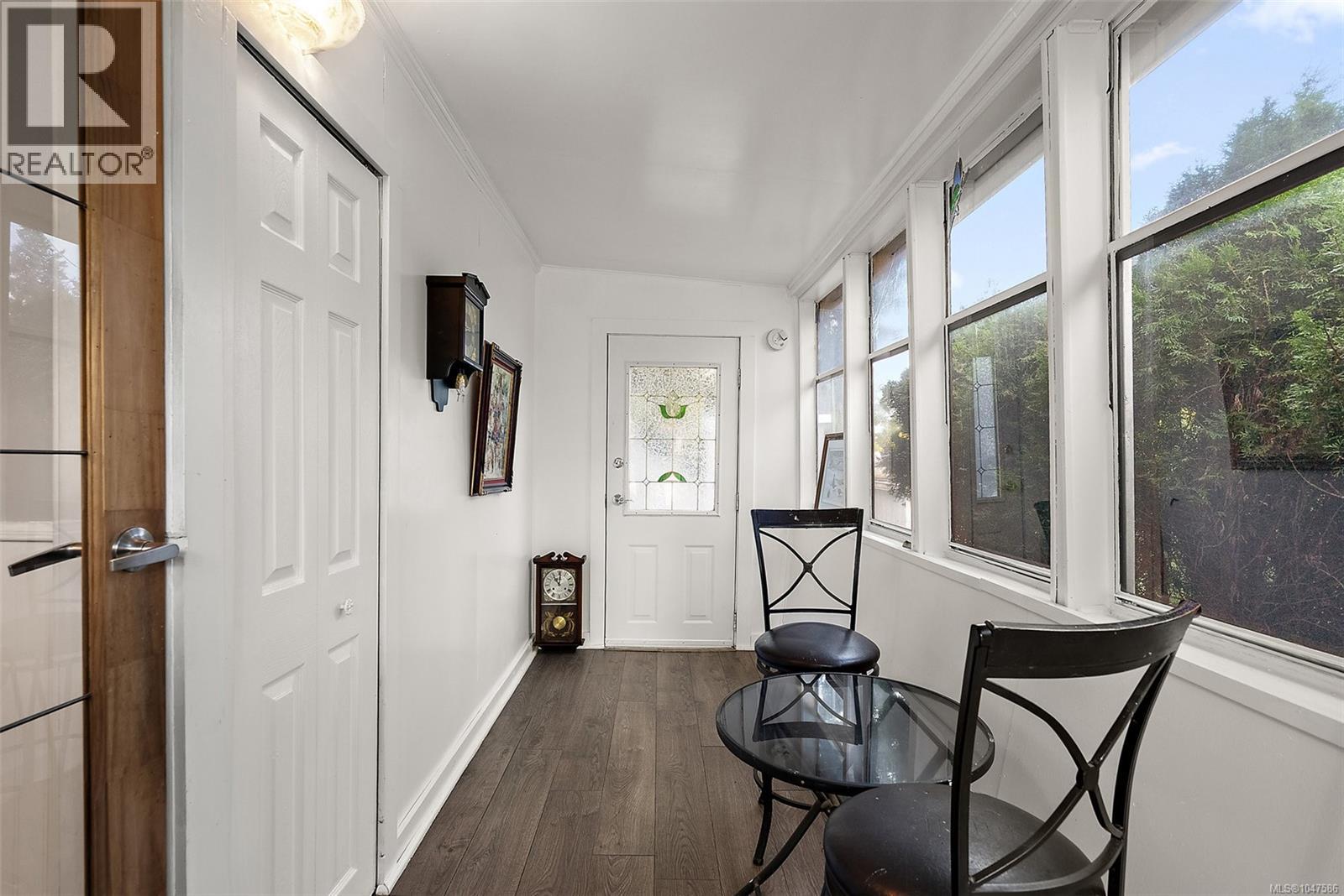 19 2587 Selwyn Rd Property Photo 8