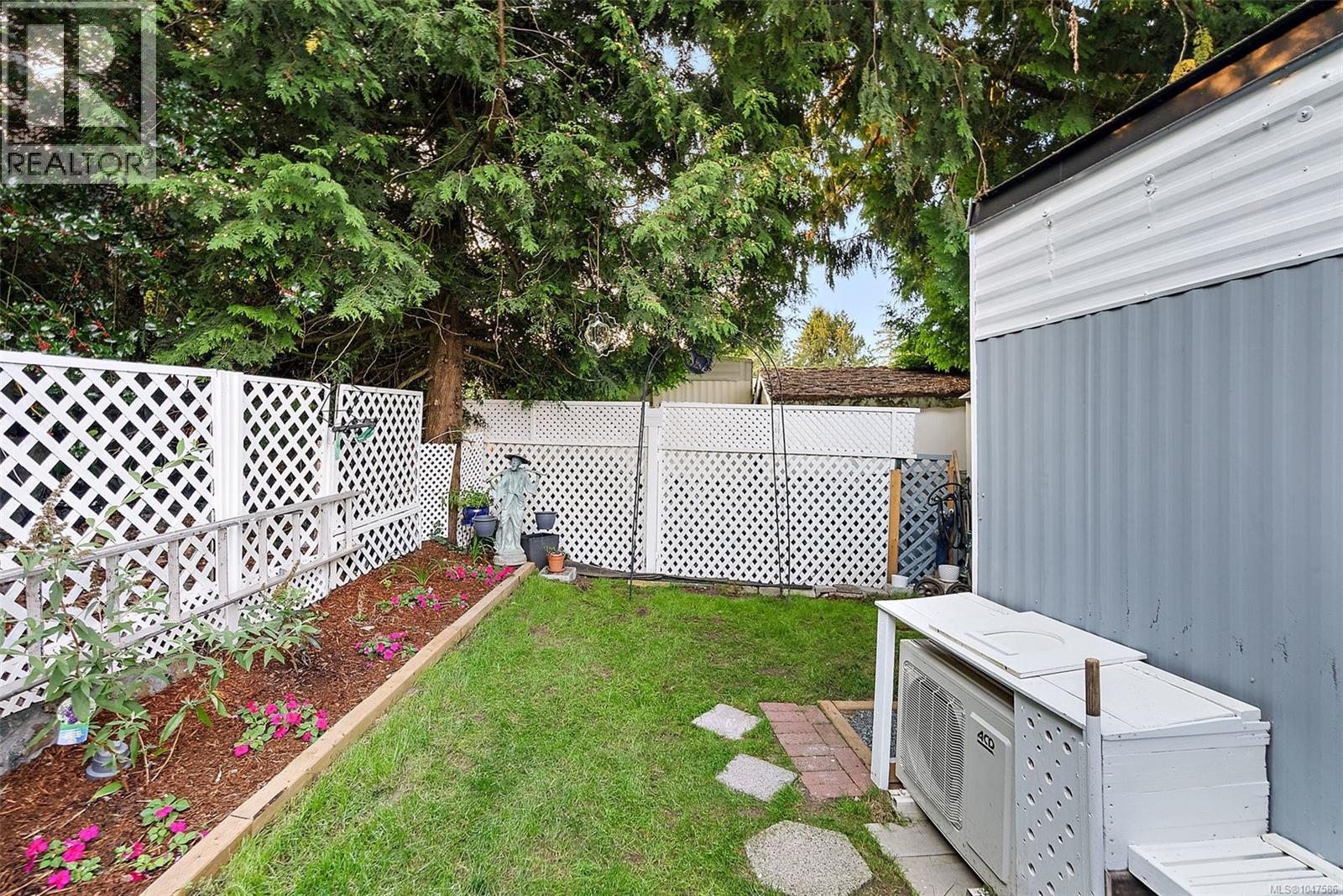 19 2587 Selwyn Rd Property Photo 16