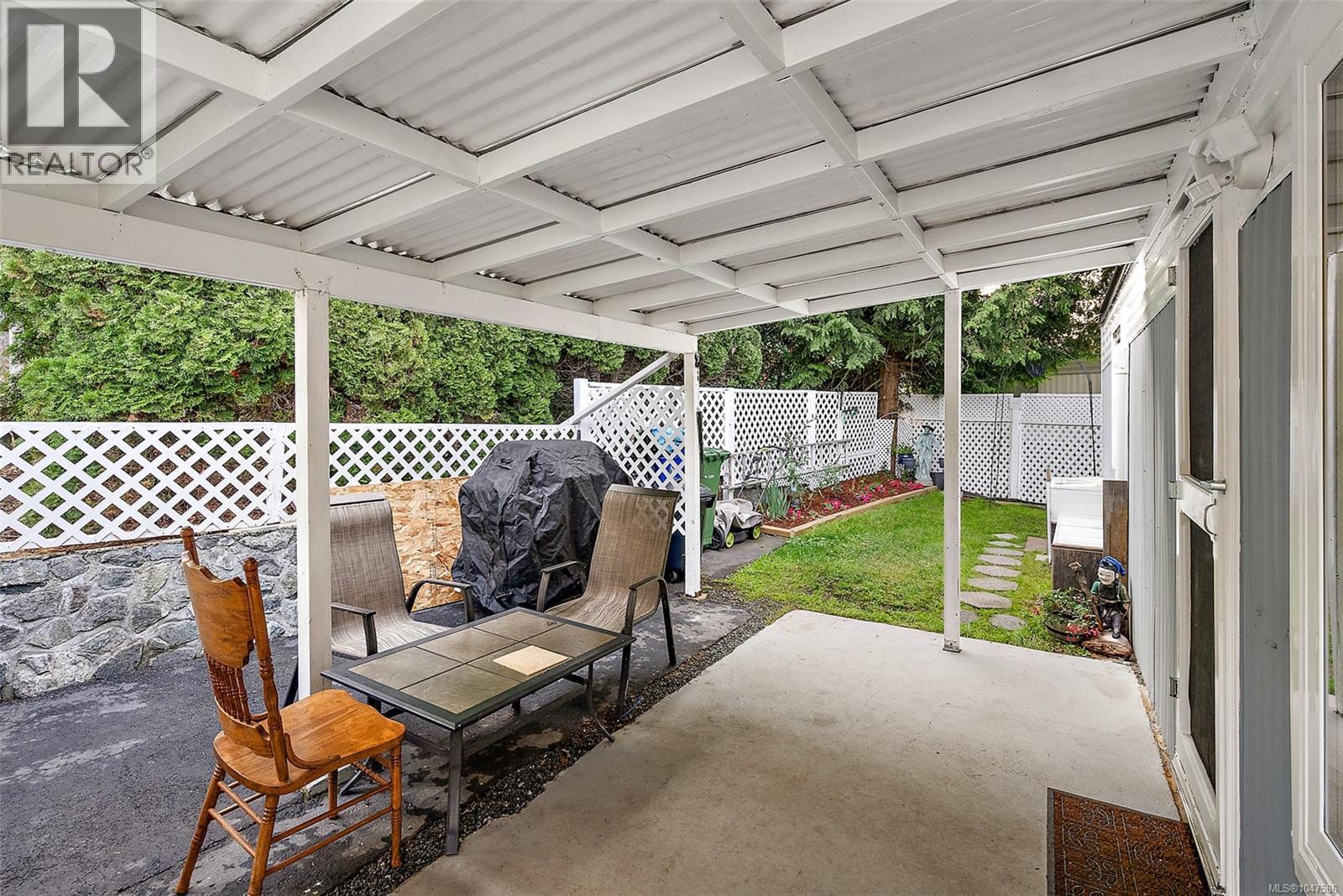 19 2587 Selwyn Rd Property Photo 18